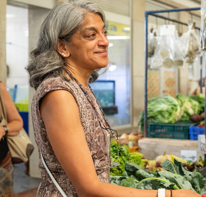 paulinha sousa in the market